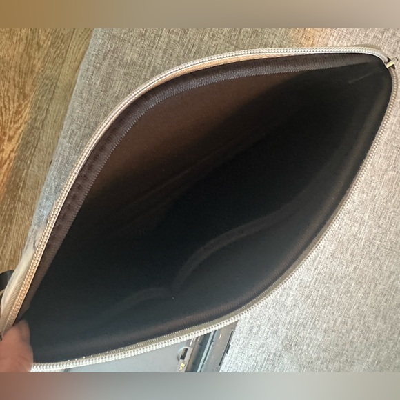 Logitech K380 Dark Grey With Case - Gently Used - Picture 4 of 5